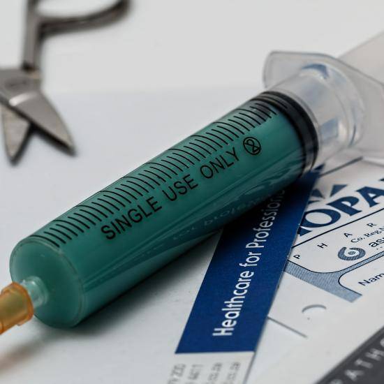 Image of a syringe by Steve Buissinne from Pixabay 